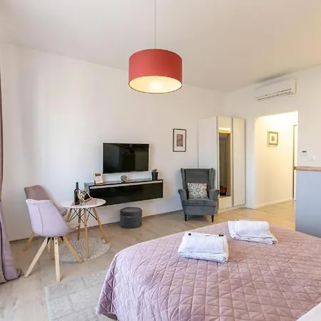 Polai Boutique With Free Parking *