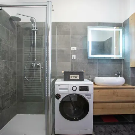 Polai Boutique With Free Parking Pula