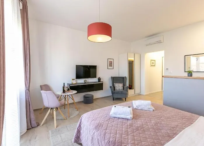 Polai Boutique With Free Parking *