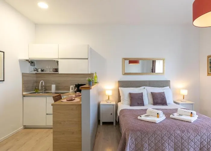 Lägenhet Polai Boutique With Free Parking